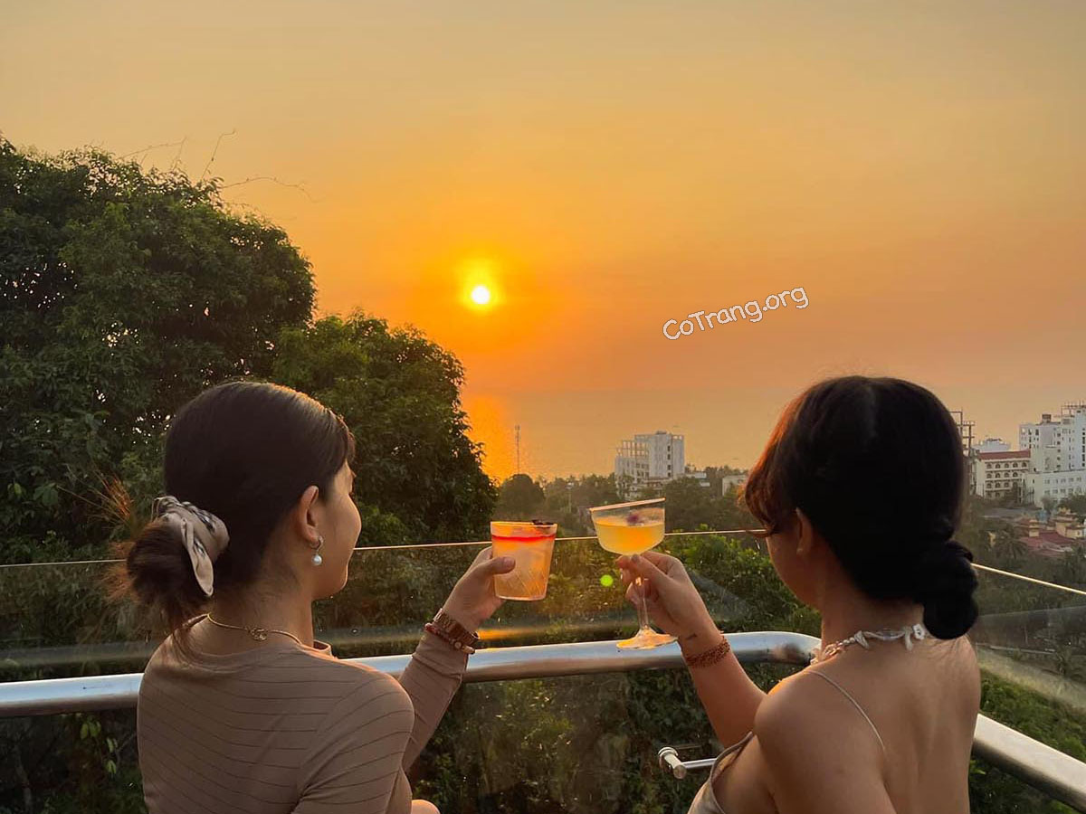 Laylow Phú Quốc - Toạ Độ Ngắm Toàn Cảnh Phú Quốc Từ Trên Cao, Menu, Review