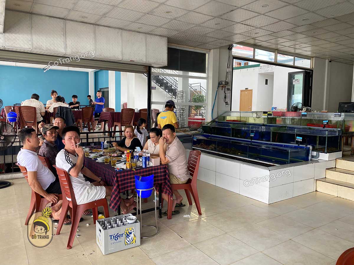 Không gian tại Nhà Hàng Mực Nhảy Đồng Hới
