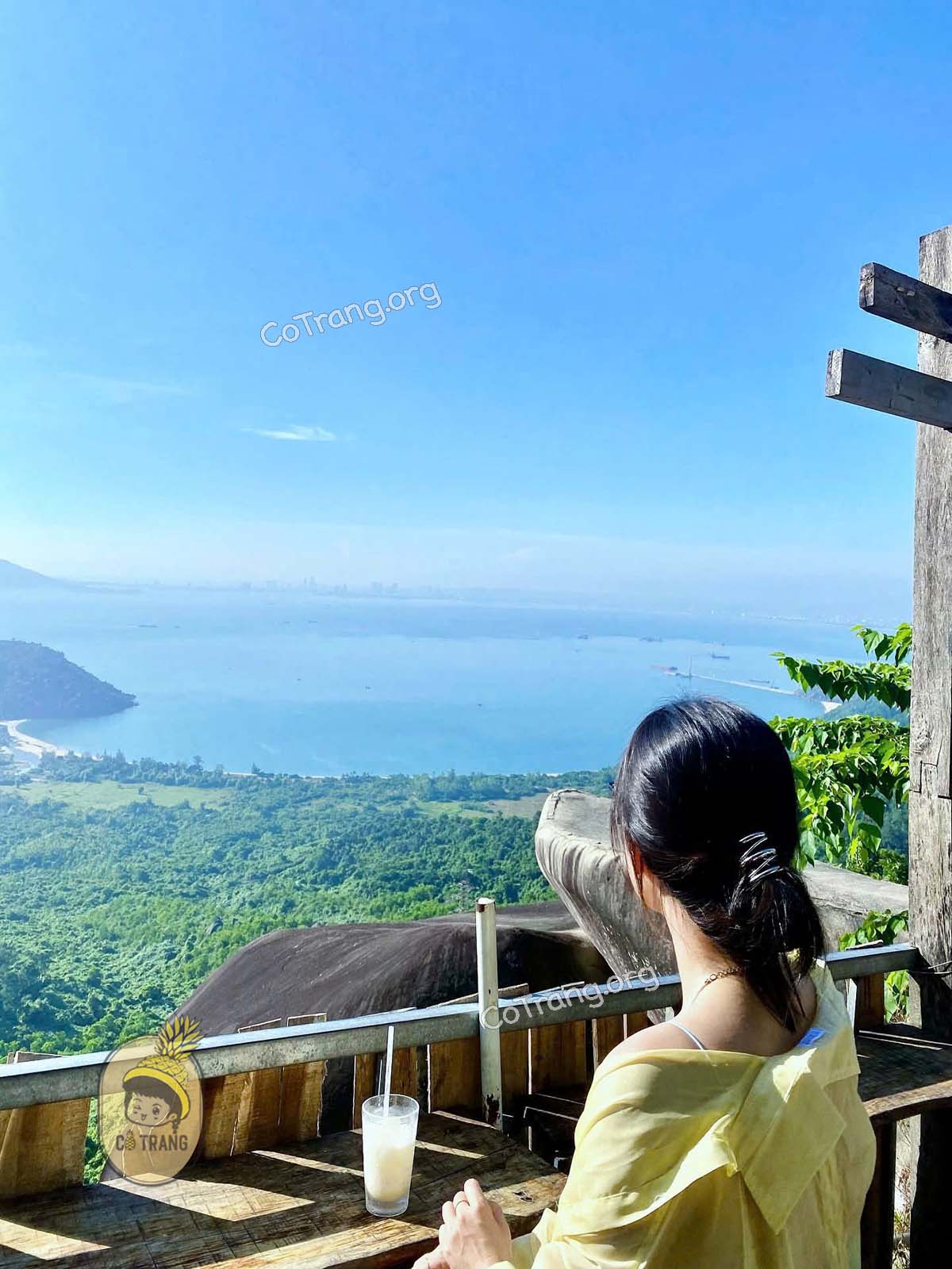 Không gian thực tế tại Cafe Hòn Đá Thuyền Đà Nẵng