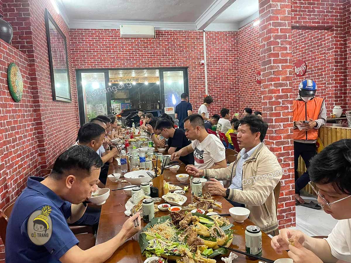 Không gian thực tế tại Nhà Hàng Mẹt Gà Nhị Nguyễn