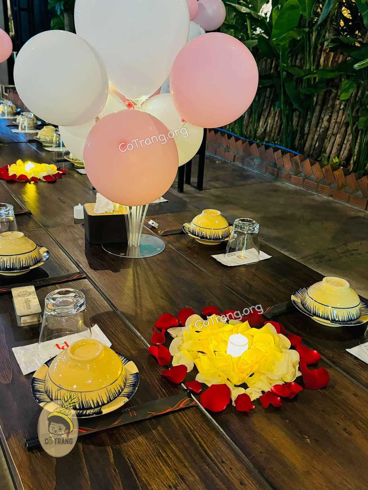 Không gian thực tế tại Tắt Đèn Food and Beer