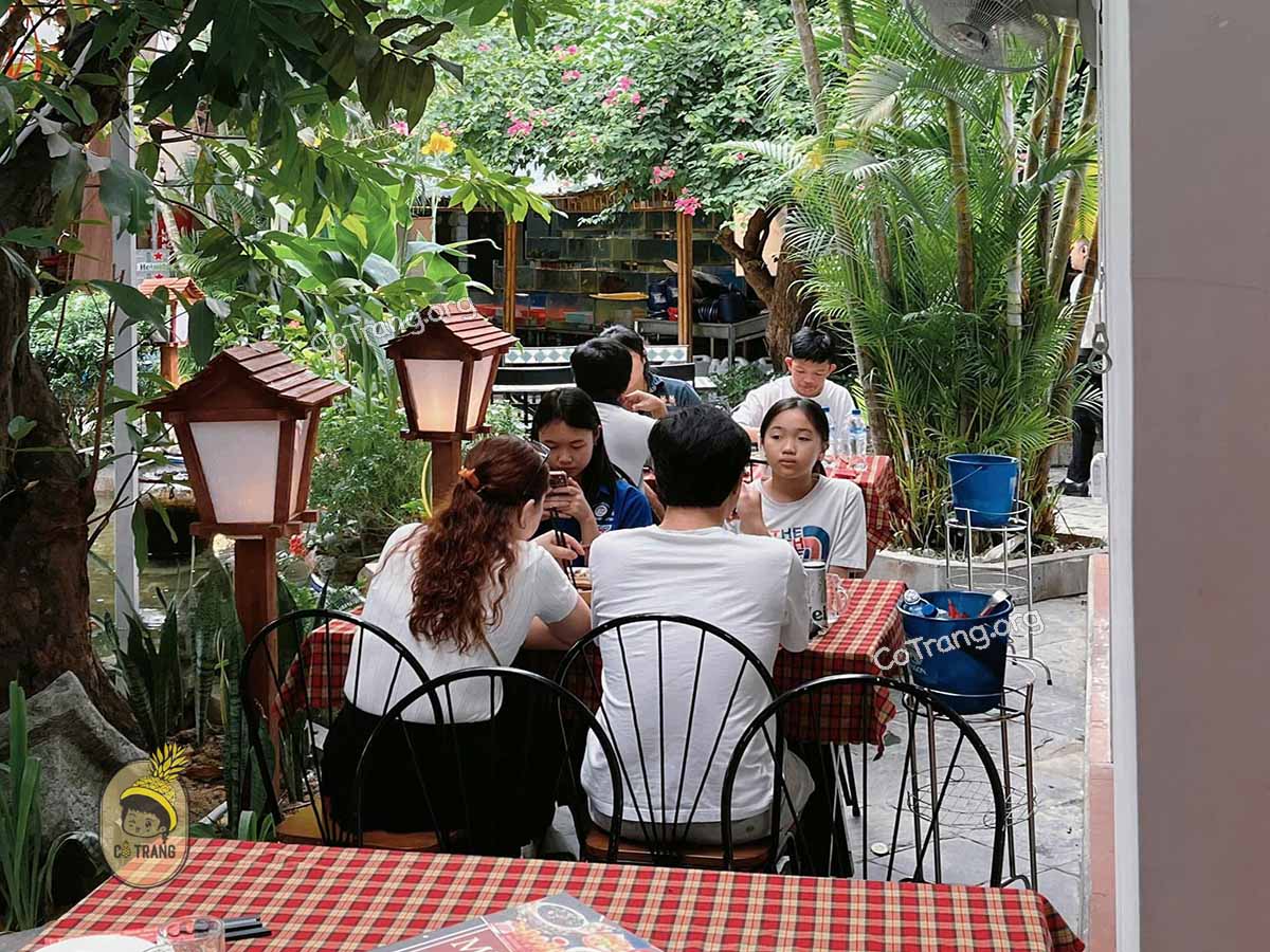 Không gian thực tế tại Cổ Lũy Beer Garden Quảng Ngãi