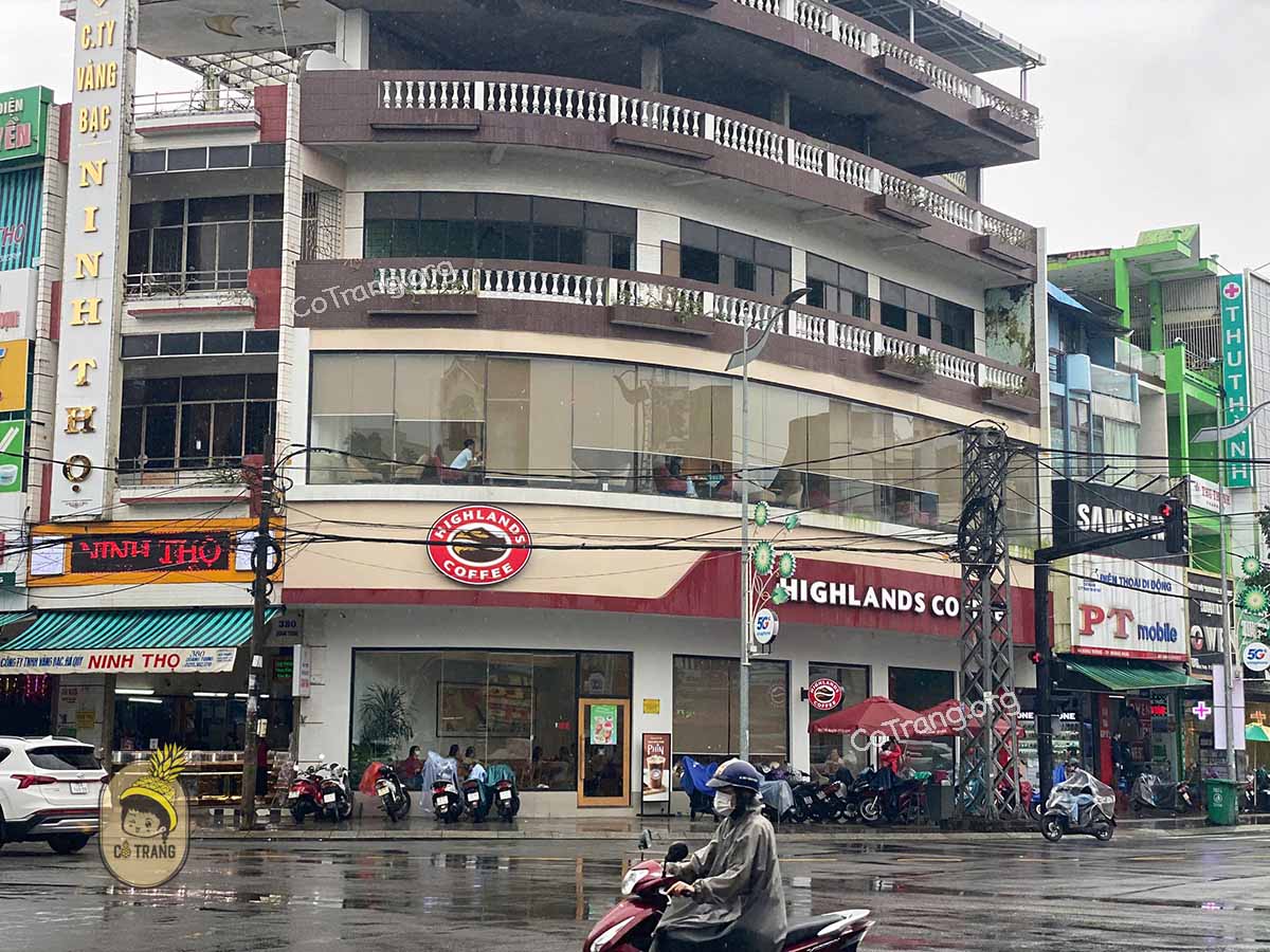 Thưởng thức Highland Coffee Hùng Vương Quảng Ngãi - menu, review