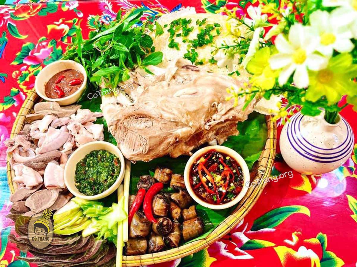 Menu thức ăn và không gian thực tế tại Cơm Bao Cấp Quảng Bình