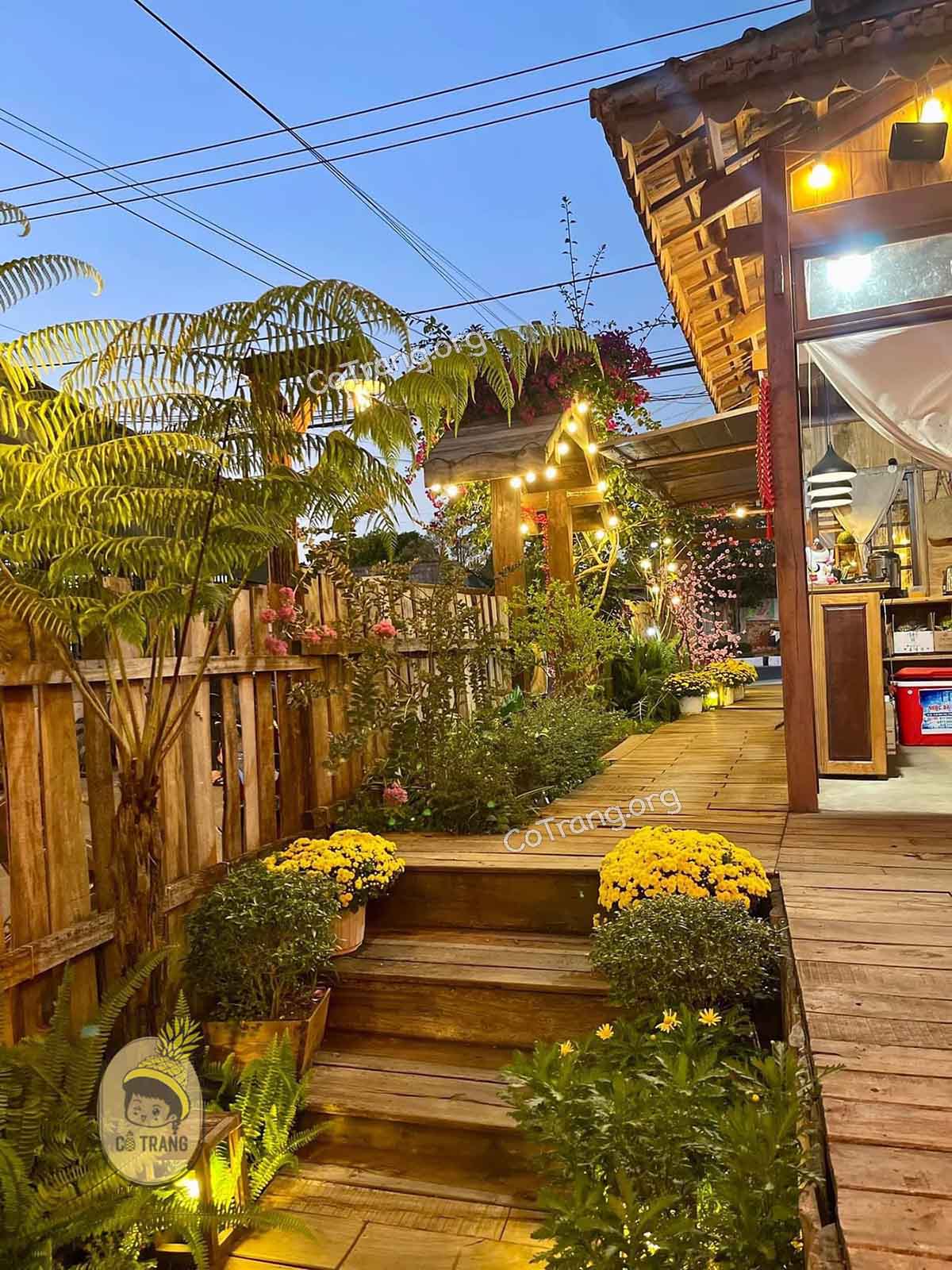 Không gian thực tế tại Tiệm Cafe Đợi Bên Dốc Gia Lai