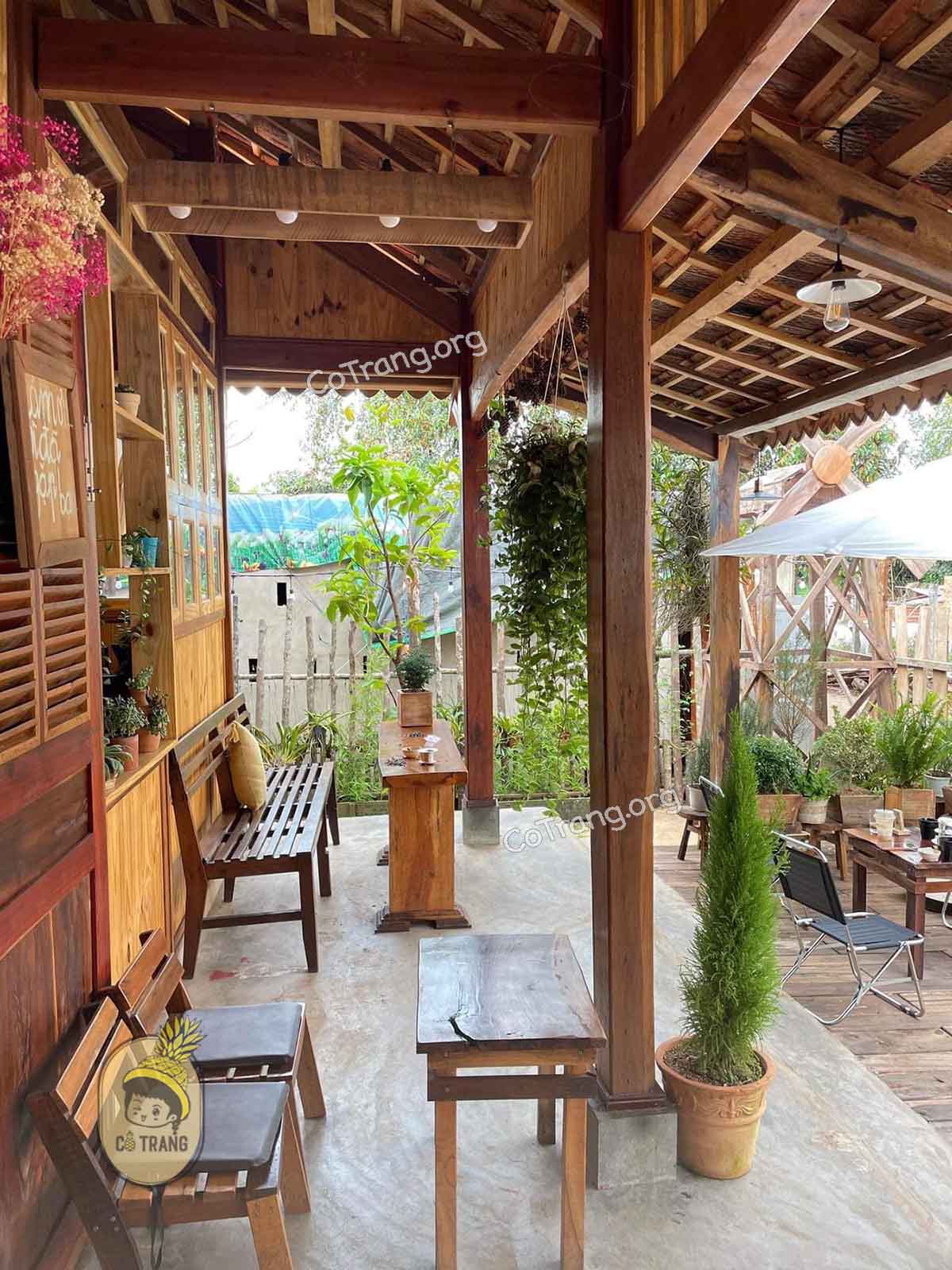 Không gian thực tế tại Tiệm Cafe Đợi Bên Dốc Gia Lai