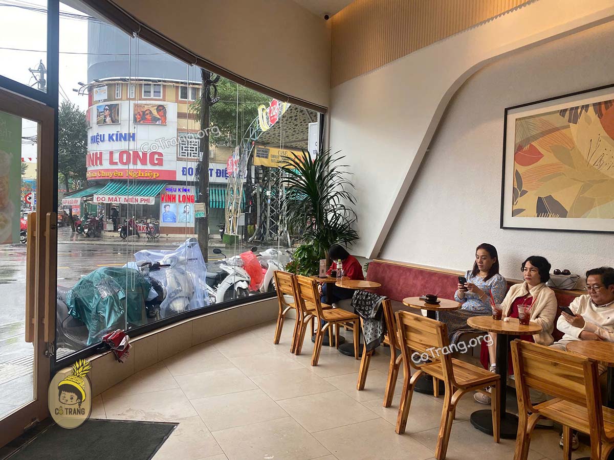 Thưởng thức Highland Coffee Hùng Vương Quảng Ngãi - menu, review