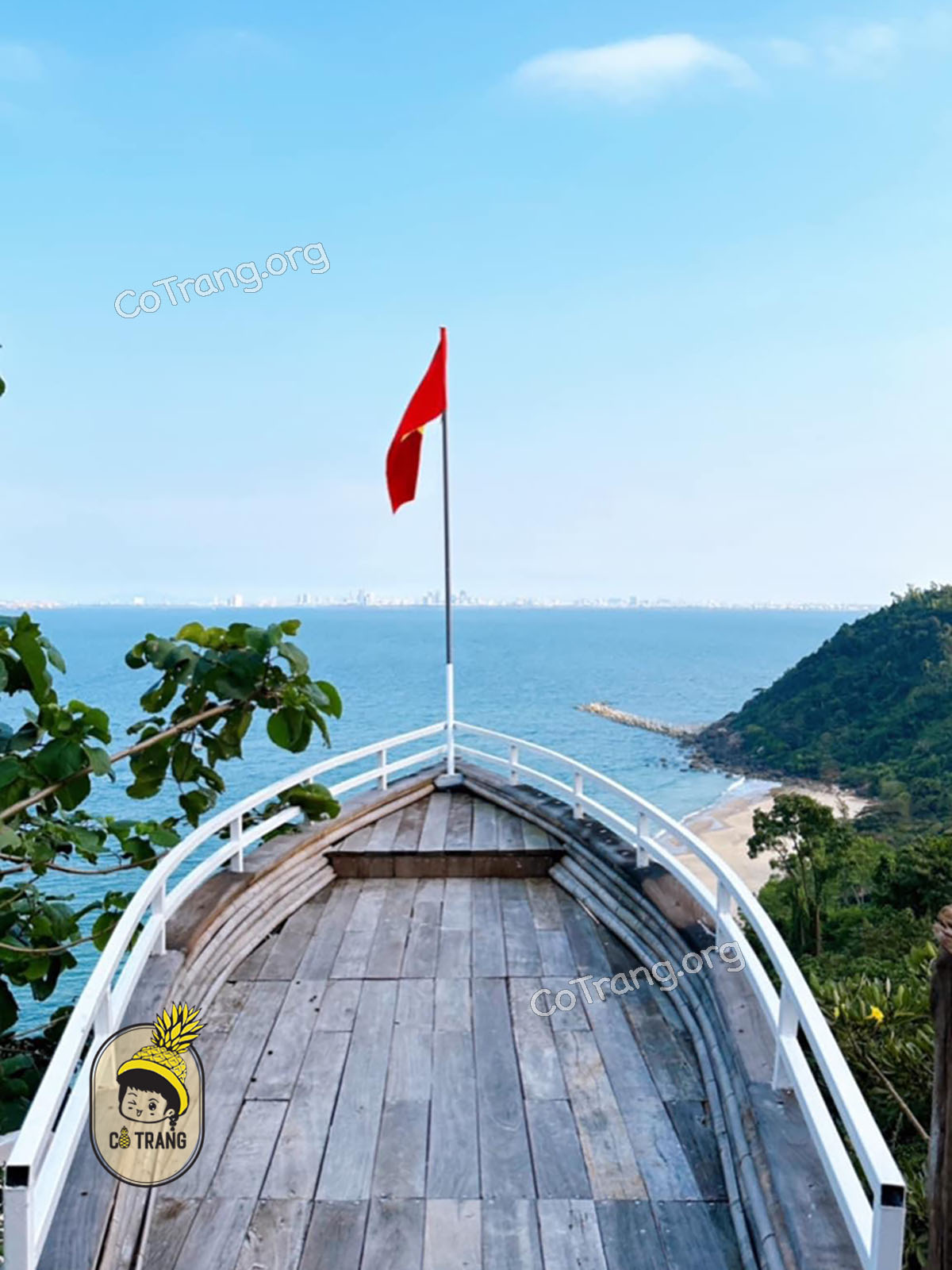 Menu thưc uống và không gian thực tế tại Hải Vân Xanh Glamping