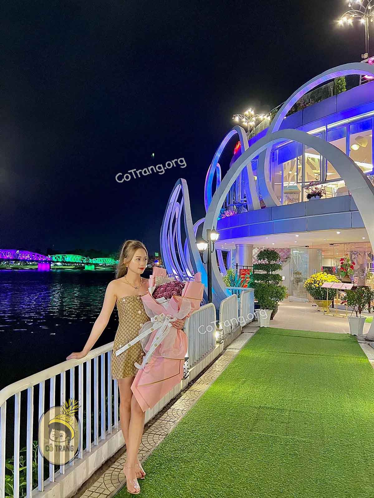 Nhà Hàng Nổi Sông Hương - 3/2 Lê Lợi, Huế