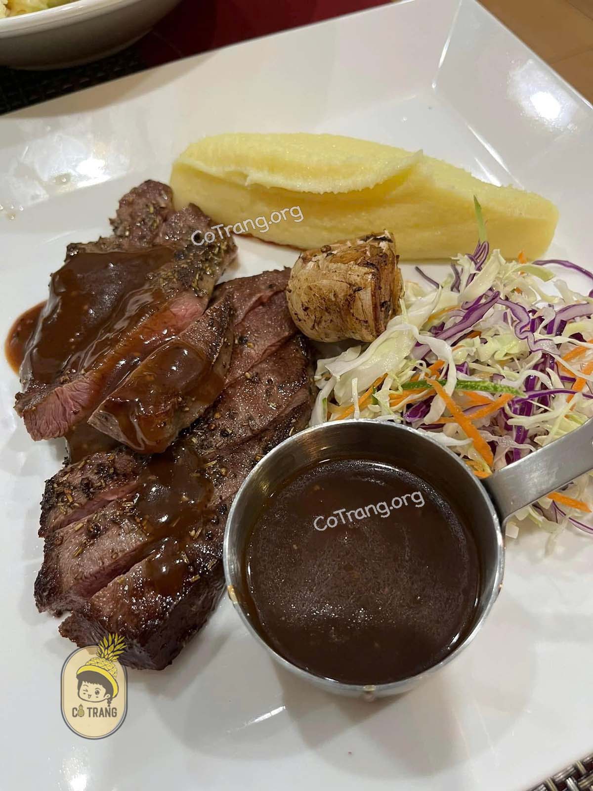 Menh thức ăn tại 7th Heaven Restaurant Đồng Hới Quảng Bình