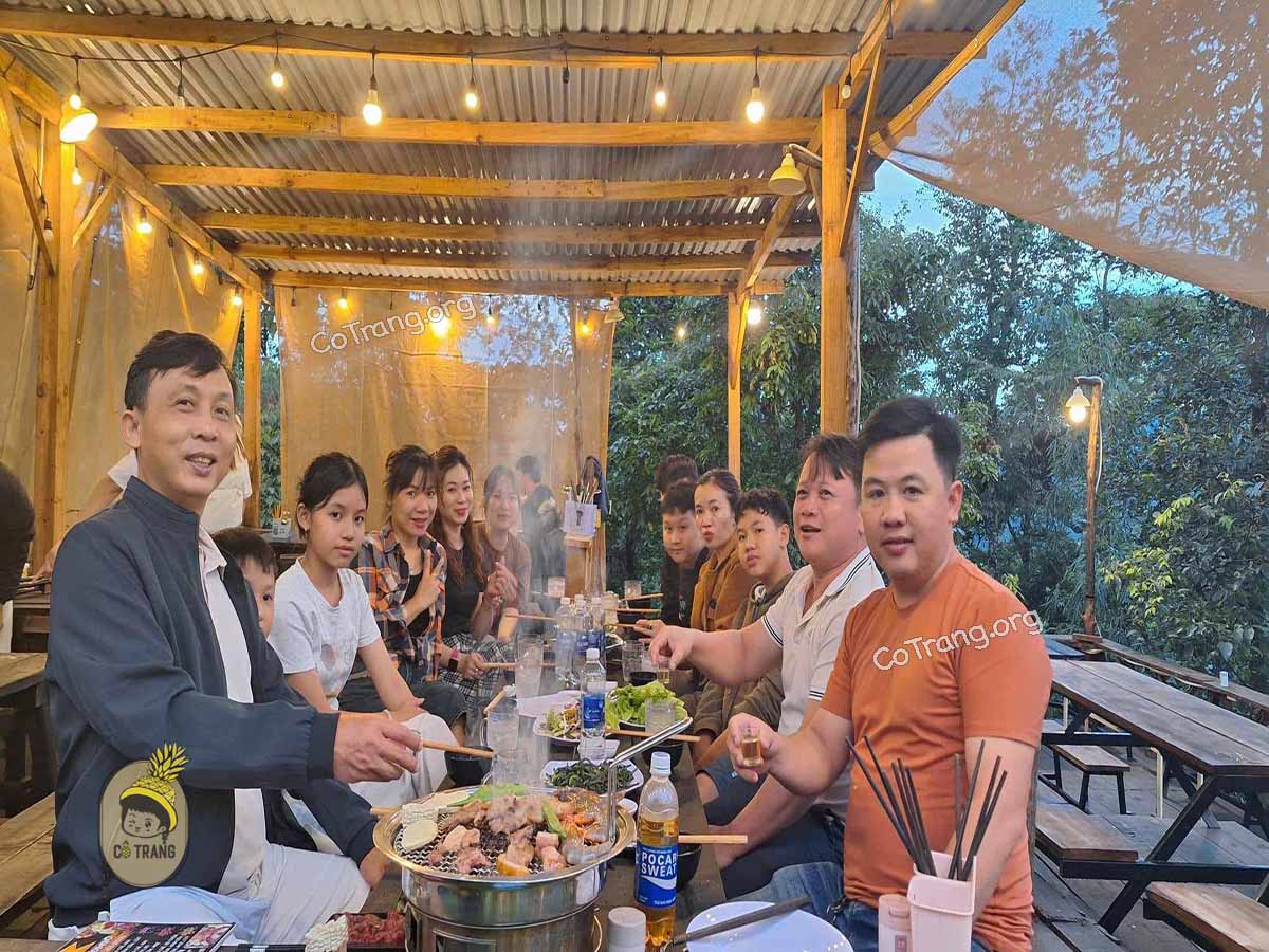 Không gian thực tế tại Bếp Bà Hana Măng Đen