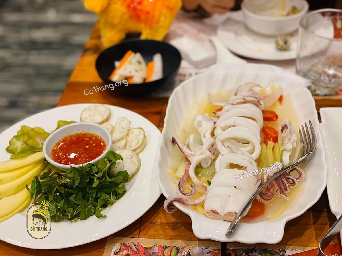 Menh thức ăn tại brilliant seafood