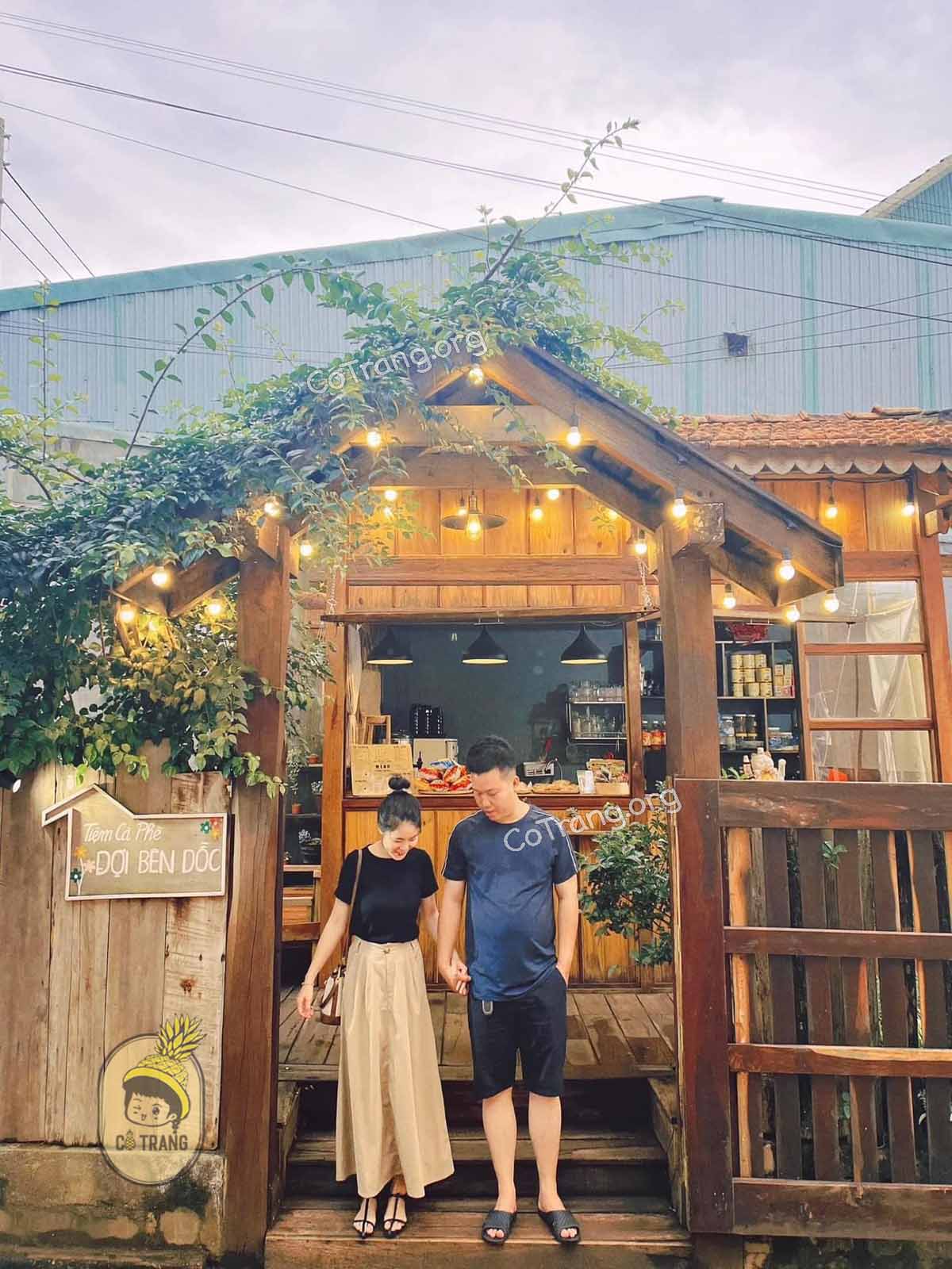 Tiệm Cafe Đợi Bên Dốc - 204 Tôn Đức Thắng, Gia Lai