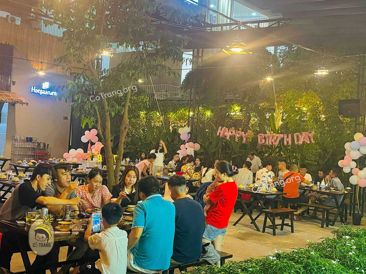 Không gian thực tế tại Tắt Đèn Food and Beer