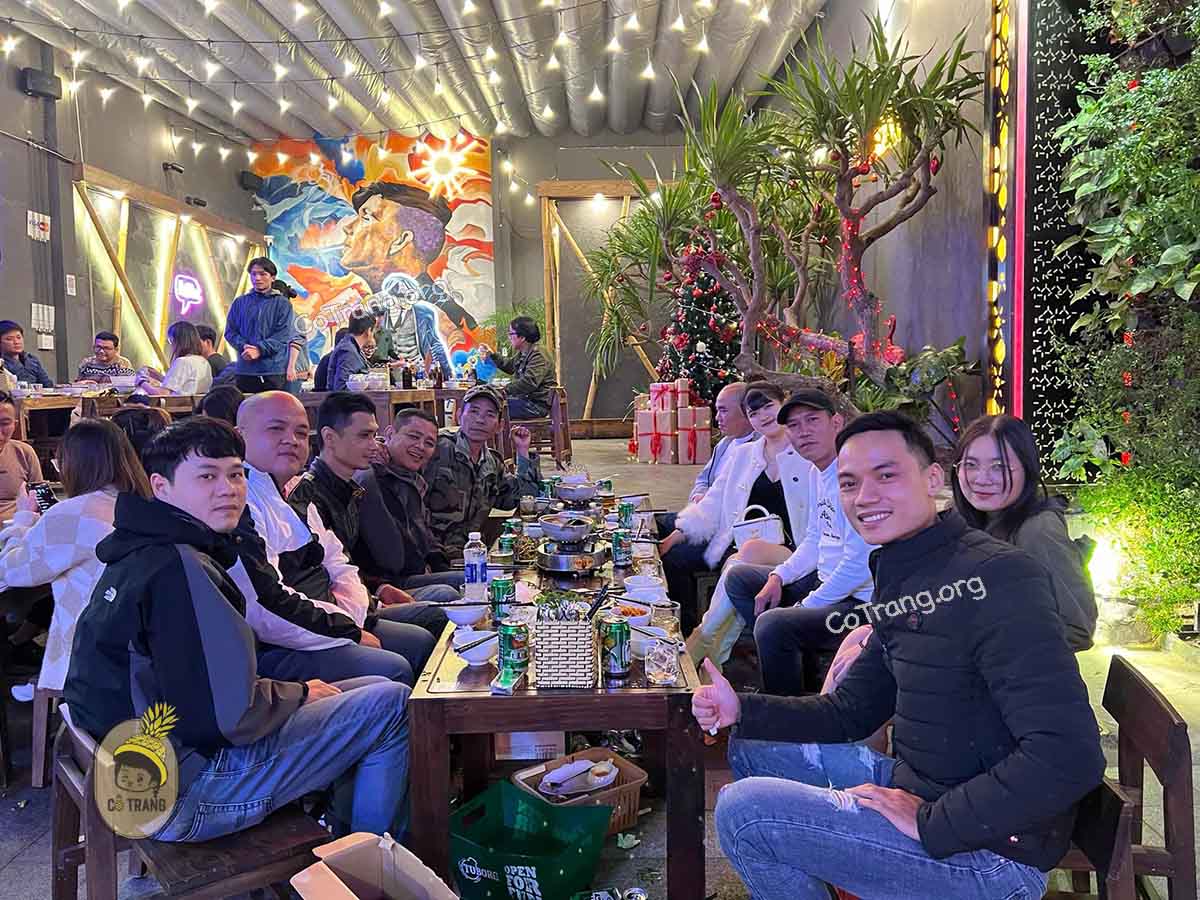 Không gian tại Xin Chào Huế