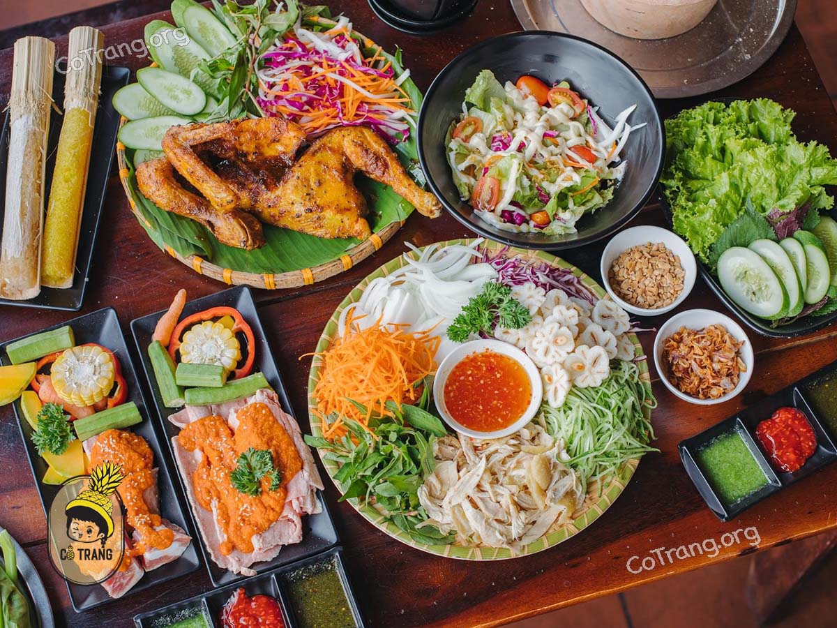 Menu và không gian thực tế tại Tiệm Nướng Khói Thông Đà Lạt