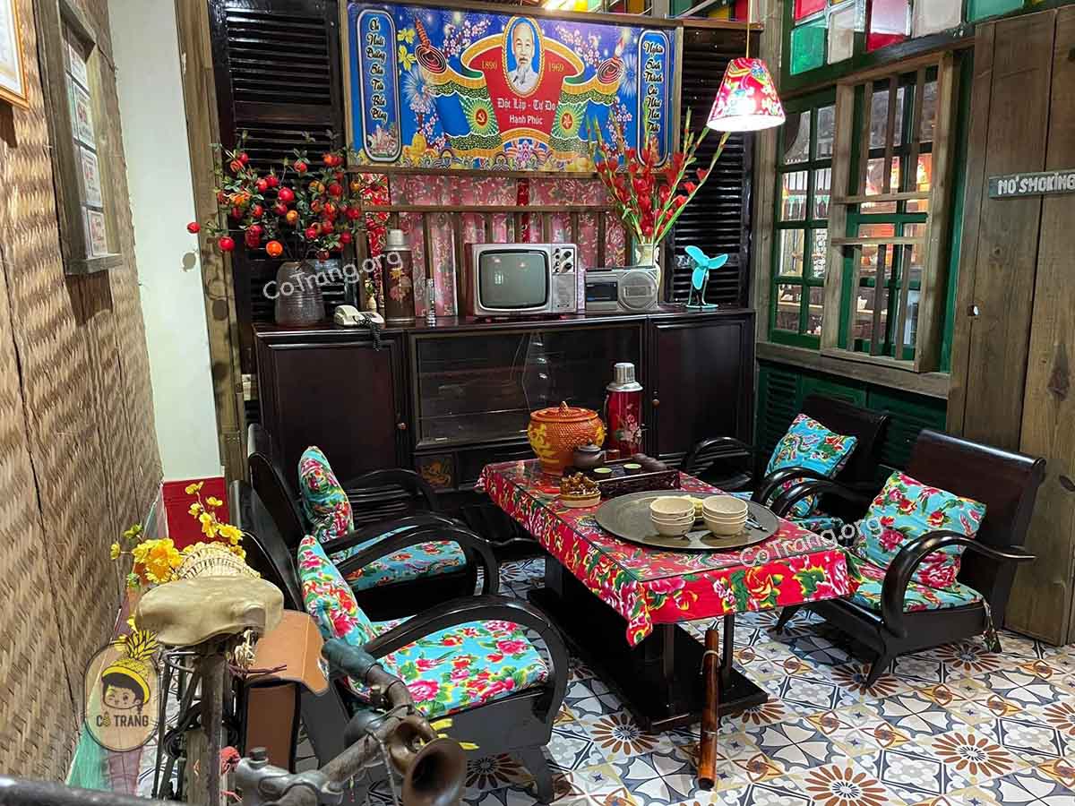 Menu thức ăn và không gian thực tế tại Cơm Bao Cấp Quảng Bình