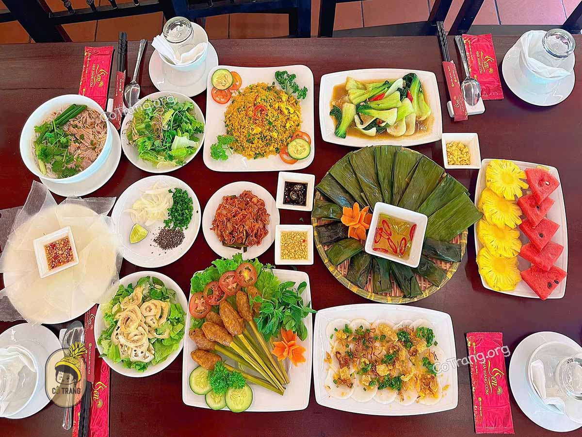 Menu thức ăn tại Nhà Hàng Cơm Niêu Sen Huế