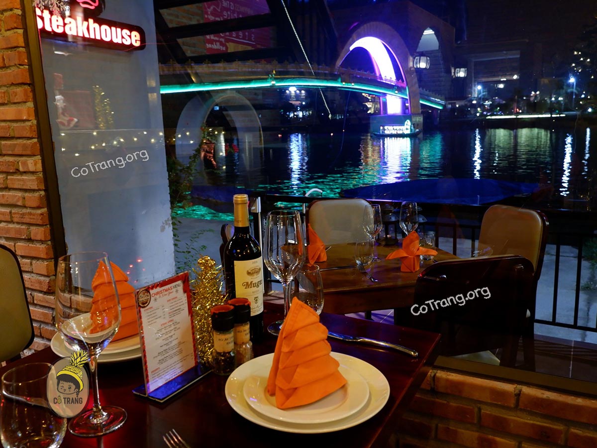 Không gian tại Hoi An Steakhouse Riverside Hội An