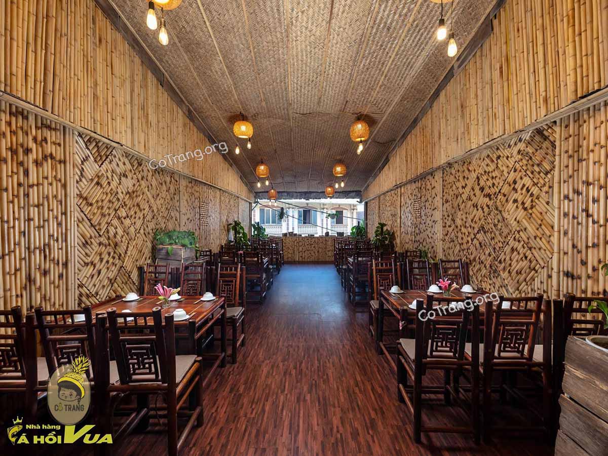 Không gian thực tế tại Nhà Hàng Vua Cá Hồi Sapa