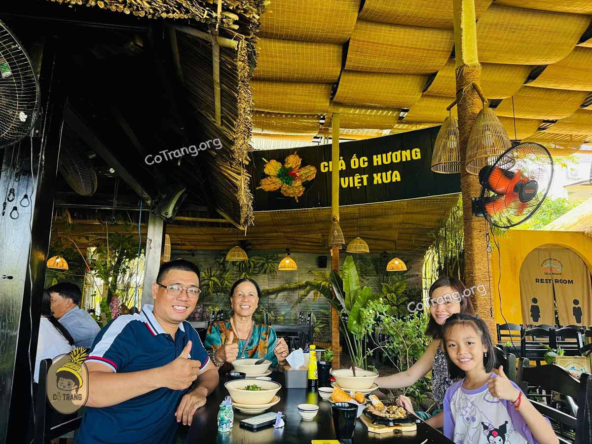 Không gian thực tế tại Cơm Niêu Việt Xưa Hội An