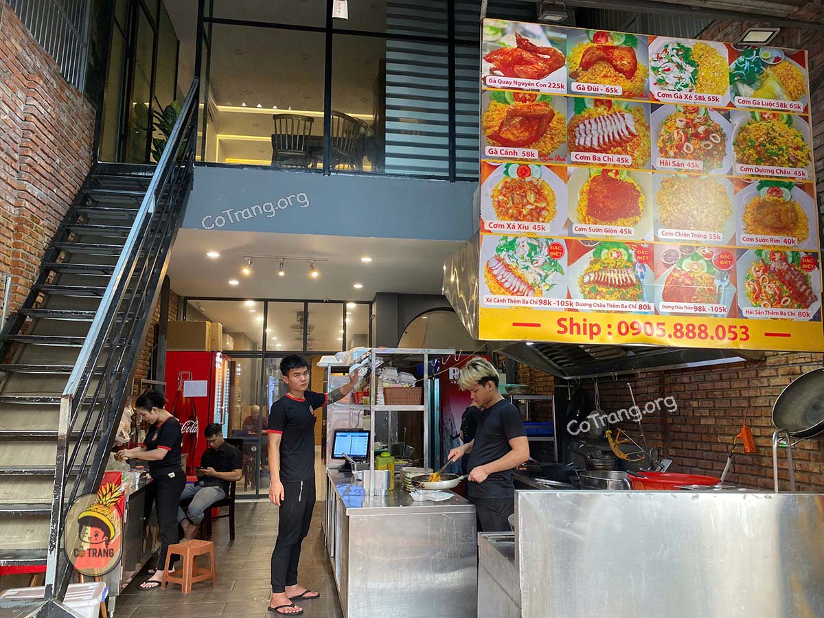 Không gian thực tế tại Cơm Gà Gia Vĩnh Đà Nẵng