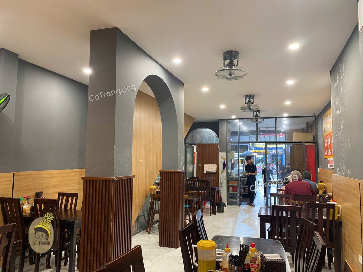 Không gian thực tế tại Cơm Gà Gia Vĩnh Đà Nẵng