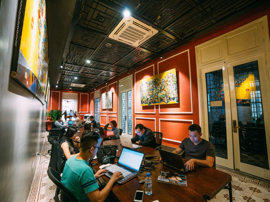 không gian tại toong